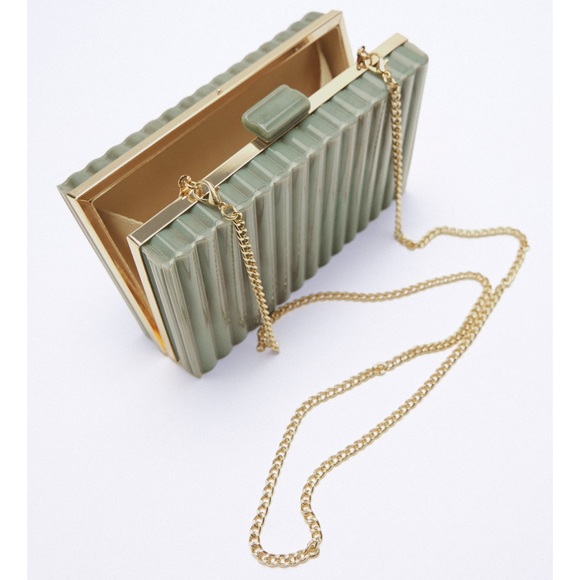Zara Handbags - NWOT Zara Chain Box Bag